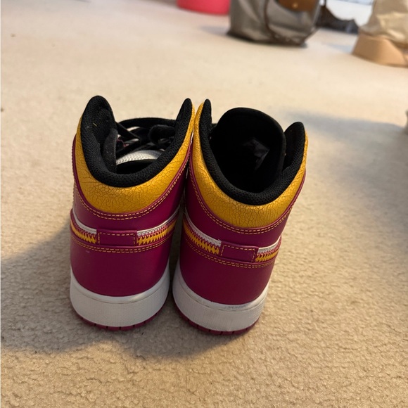 Air Jordan 1 Mid ‘Dia de Muertos’ - Picture 2 of 5